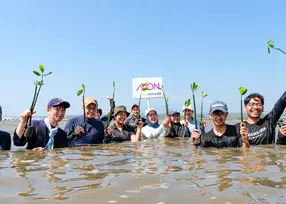 Celebrating its 10th Anniversary, ÆON Indonesia Plants 5,000 Mangrove Seeds in Semarang