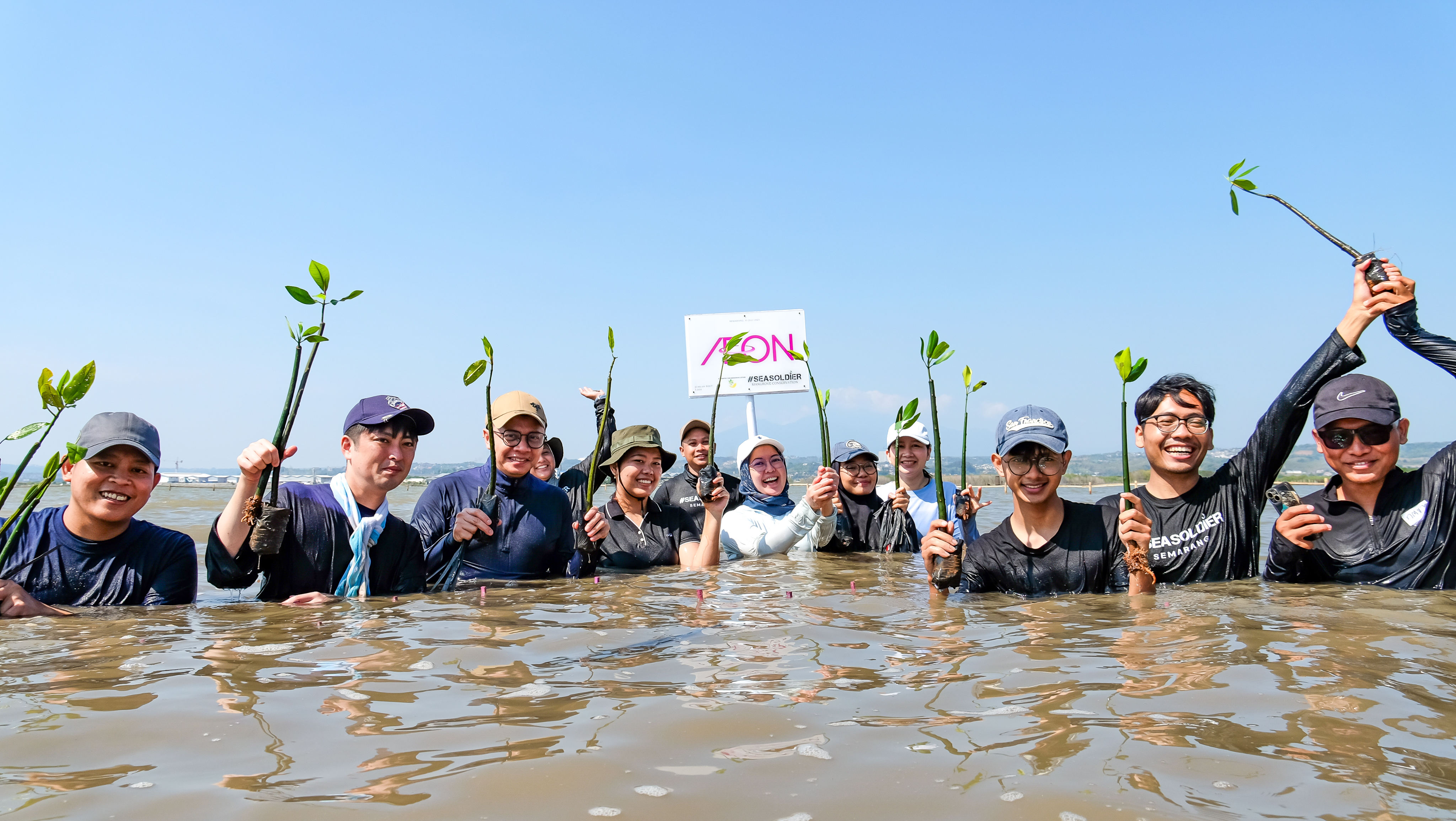 Celebrating its 10th Anniversary, ÆON Indonesia Plants 5,000 Mangrove Seeds in Semarang