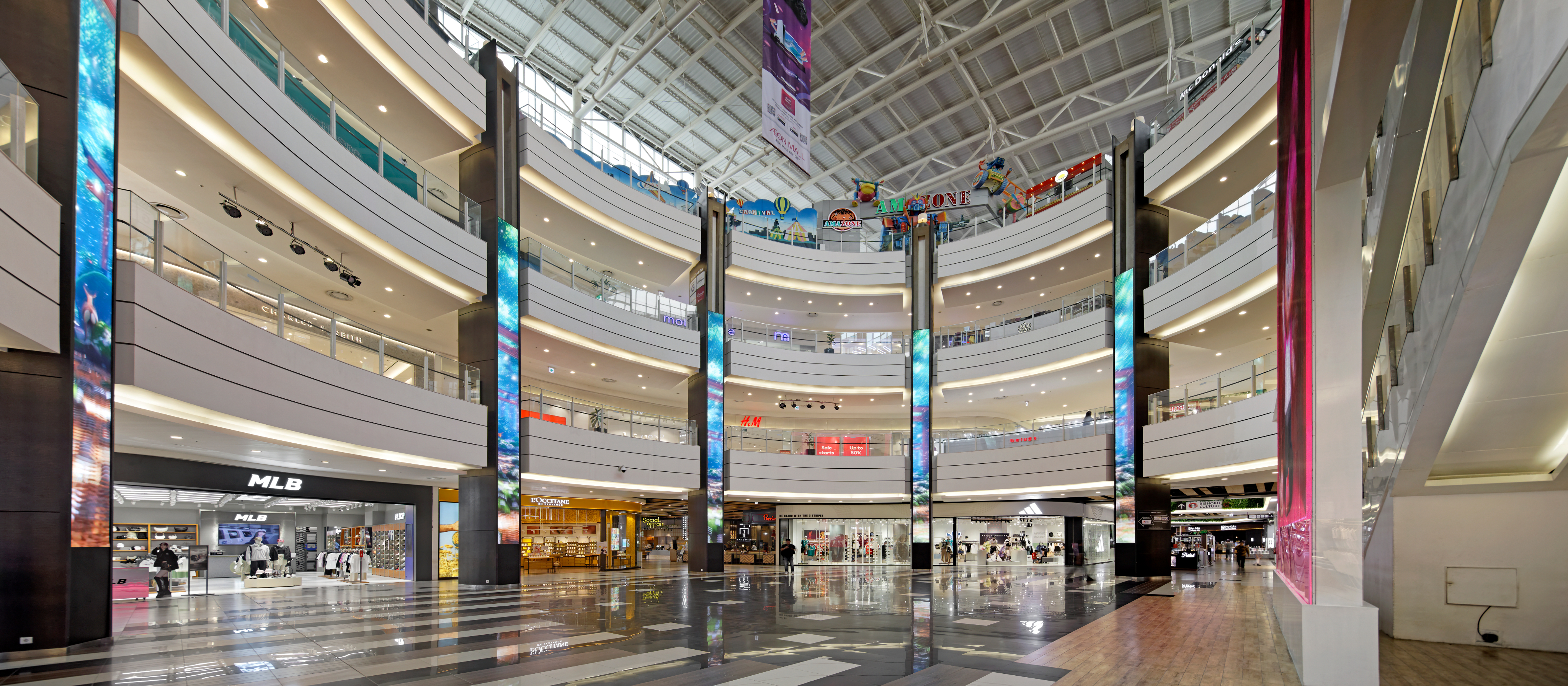 Interior atrium at ÆON Mall BSD City