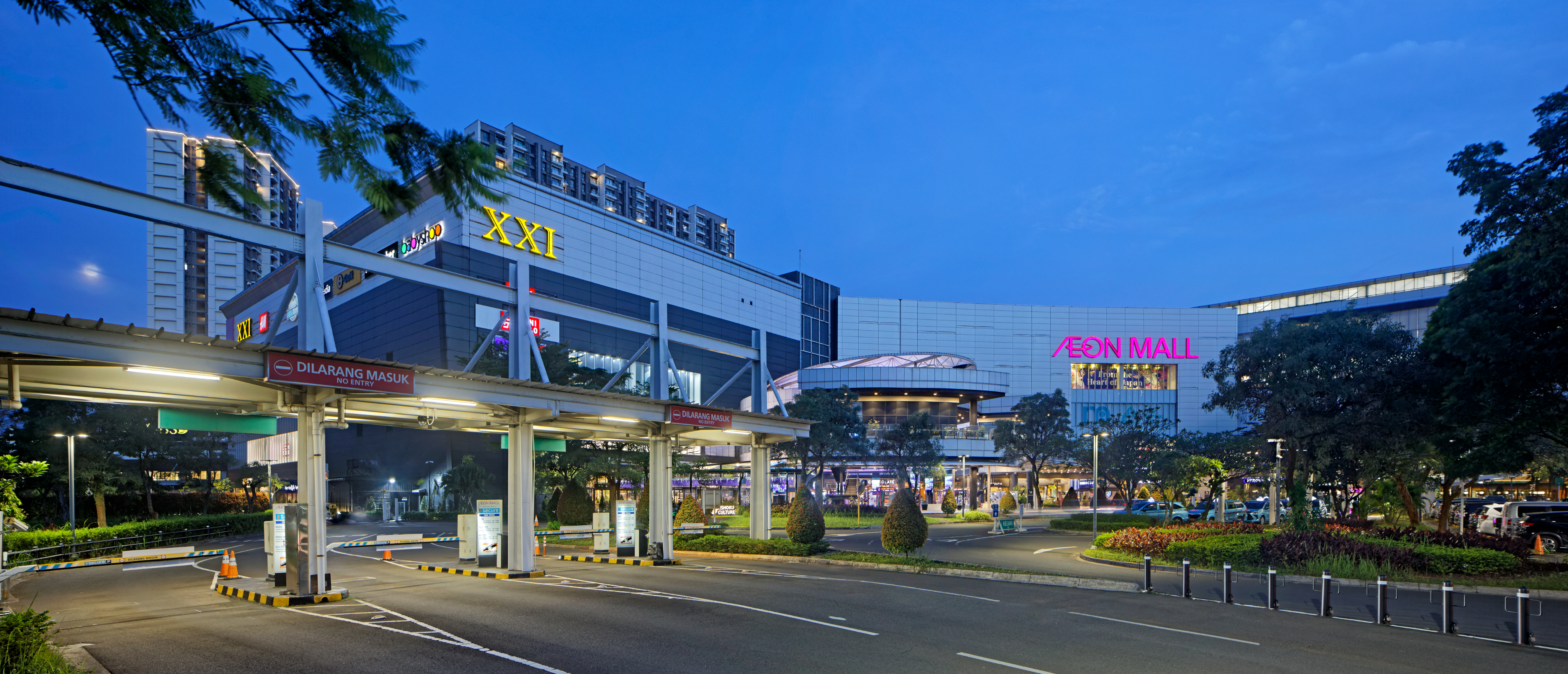 Solar installation at ÆON Mall Jakarta Garden City